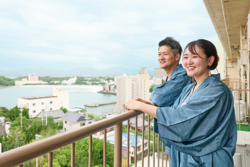 白浜の温泉旅館の客室からの景色